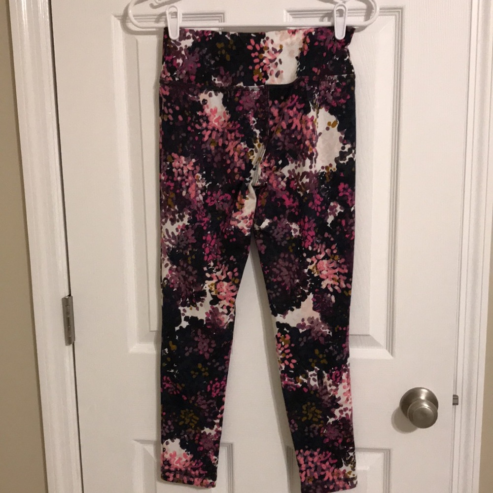 🌺 C Active 🌺…Women’s Size XS…Multicolor Workout Pants - Picture 4 of 4